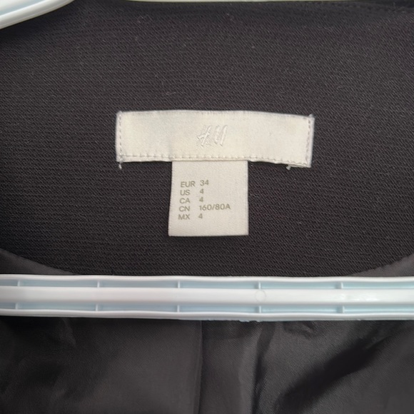 Collarless open front tuxedo cropped black blazer - Picture 3 of 5